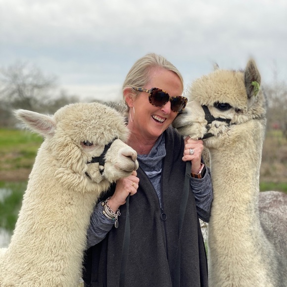 Meet your Posher, Heather - Picture 1 of 1